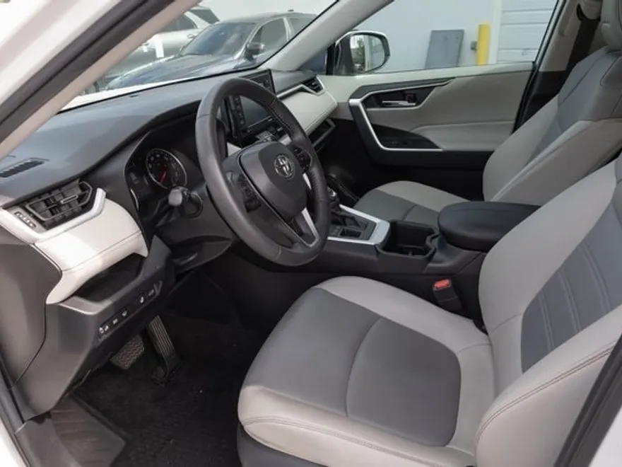 2022 Toyota RAV4 XLE Premium photo 1