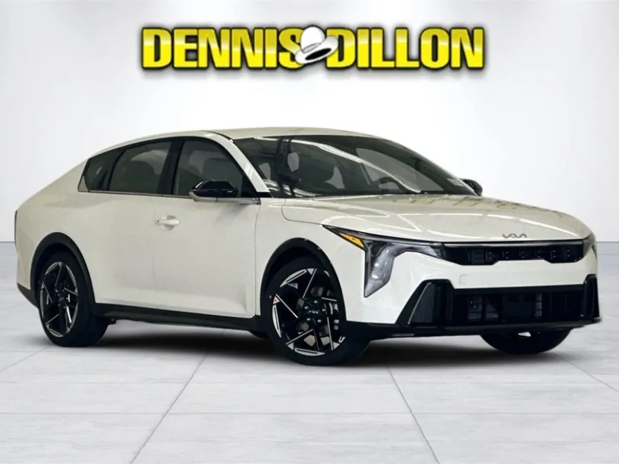 2025 Kia K4 GT-Line photo 1