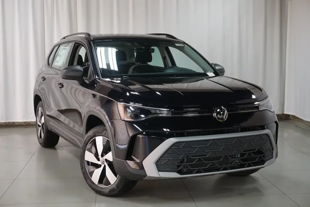 2025 Volkswagen Taos S photo 1