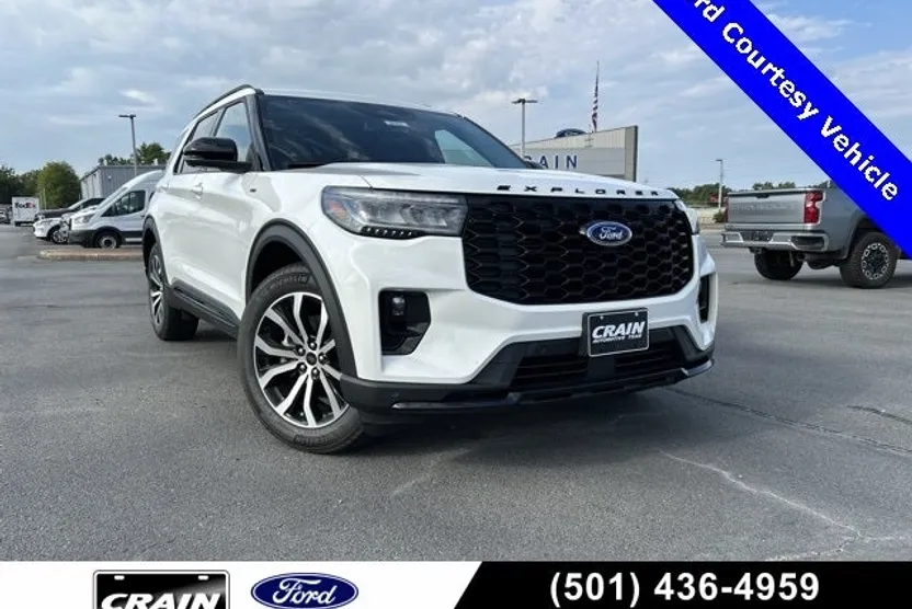 2025 Ford Explorer ST-Line photo 1