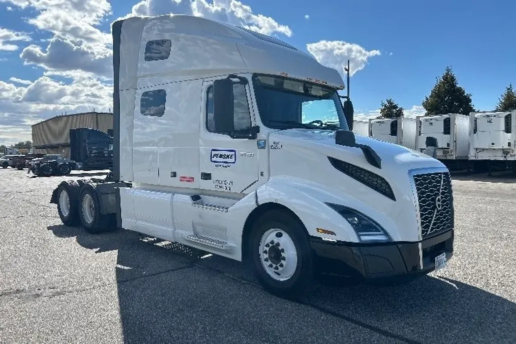 2022 Volvo Truck VNL photo 1