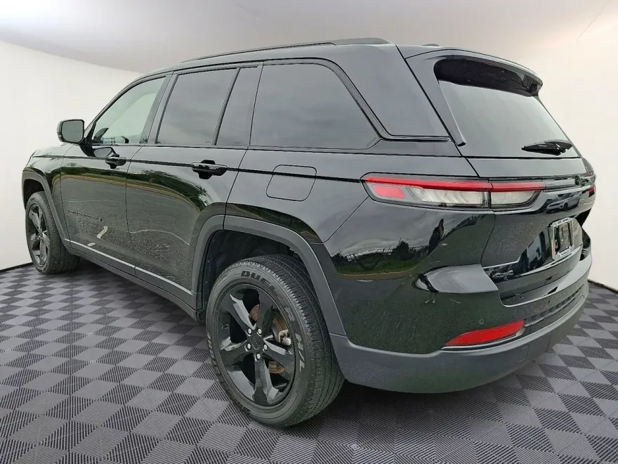 2023 Jeep Grand Cherokee Altitude photo 4