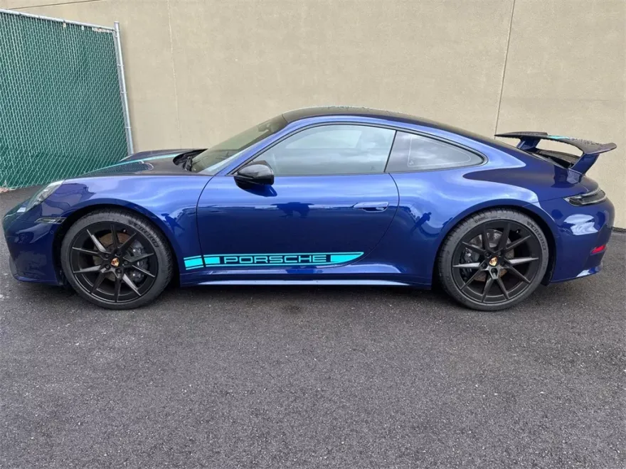 2025 Porsche 911 photo 2