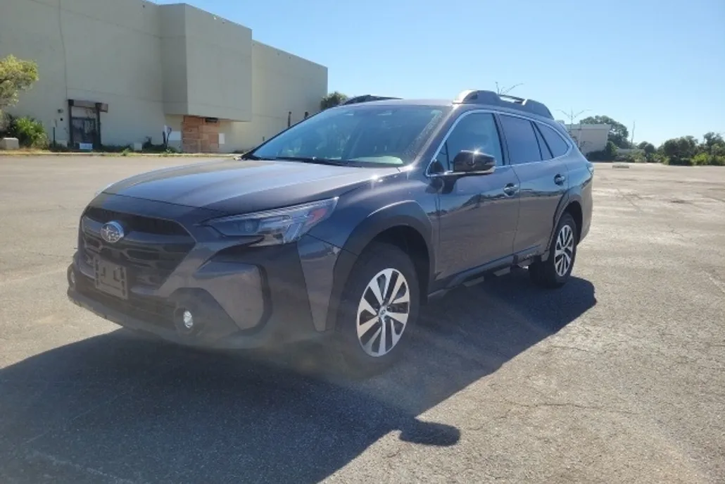 2023 Subaru Outback Premium photo 1