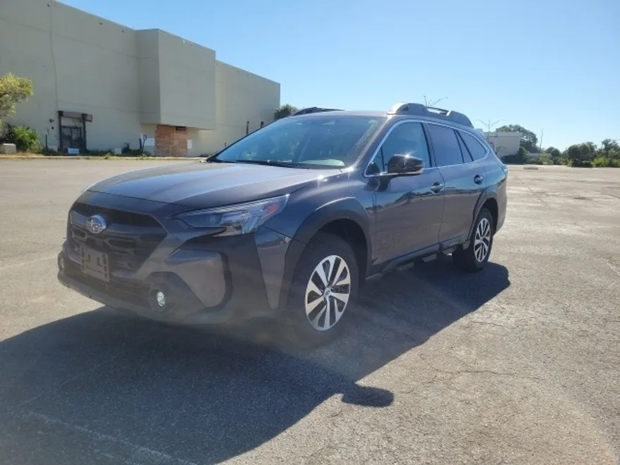 2023 Subaru Outback Premium photo 1