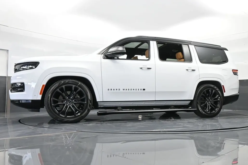 2024 Jeep Grand Wagoneer III photo 1