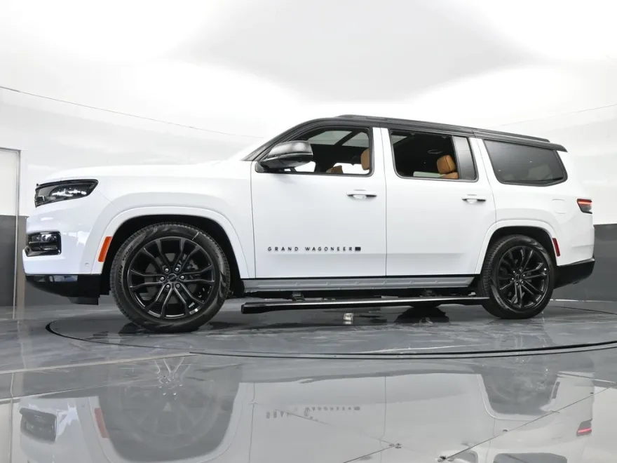 2024 Jeep Grand Wagoneer III photo 1