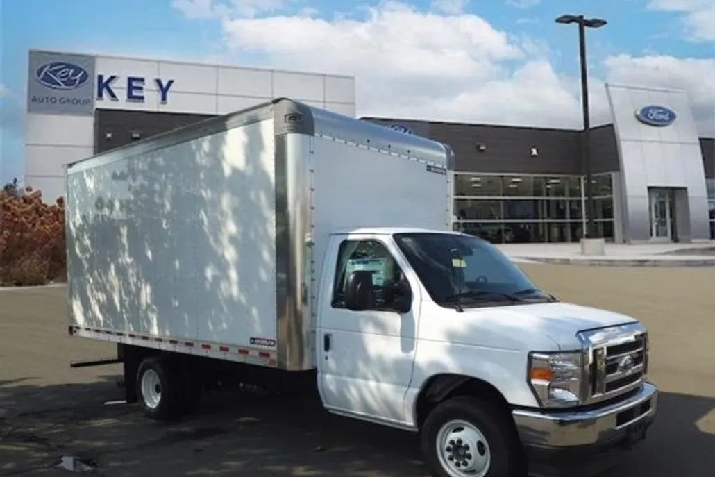 2025 Ford E-350 photo 1