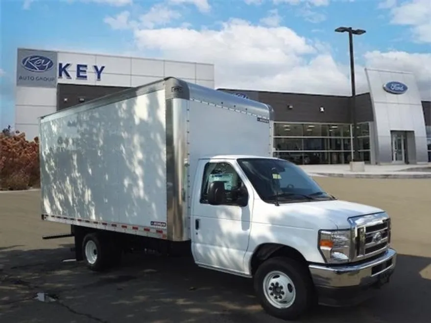 2025 Ford E-350 photo 1
