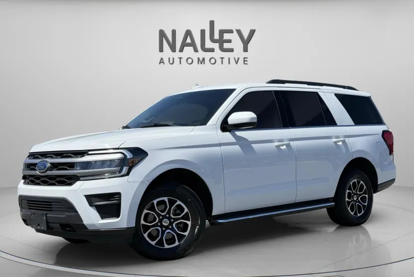 2023 Ford Expedition XLT photo 1
