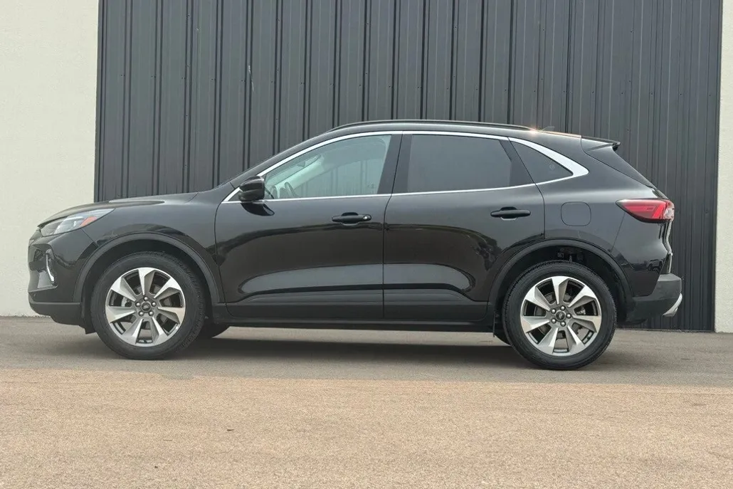 2023 Ford Escape Platinum photo 1