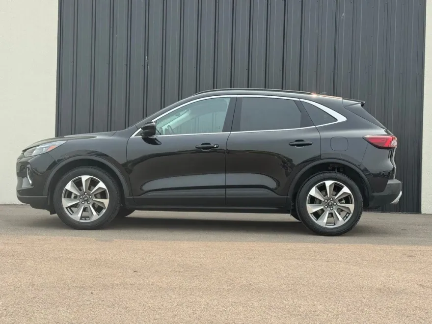 2023 Ford Escape Platinum photo 1