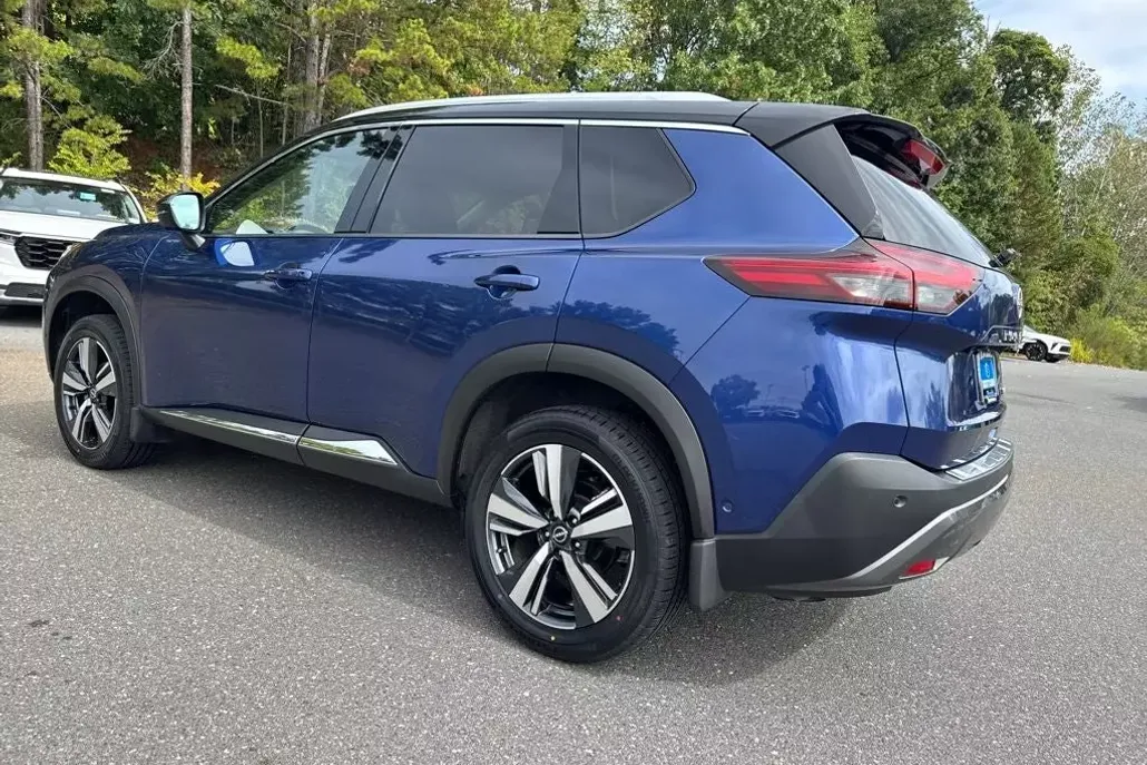 2023 Nissan Rogue SL photo 1