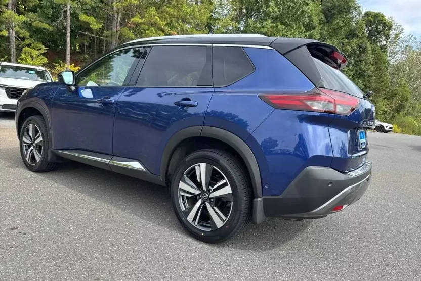 2023 Nissan Rogue SL photo 1