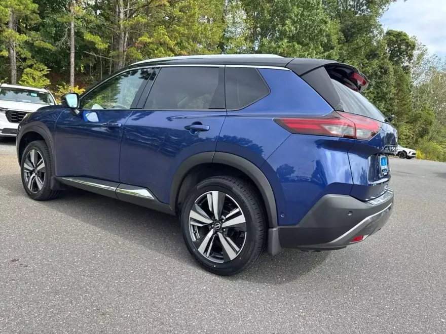 2023 Nissan Rogue SL photo 1