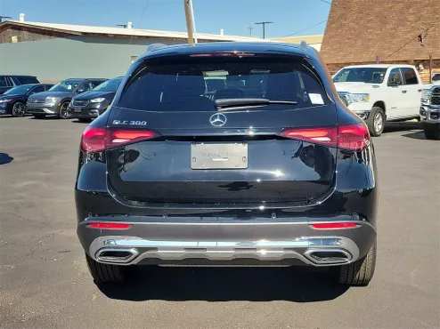 2025 Mercedes Benz GLC 300 photo 4