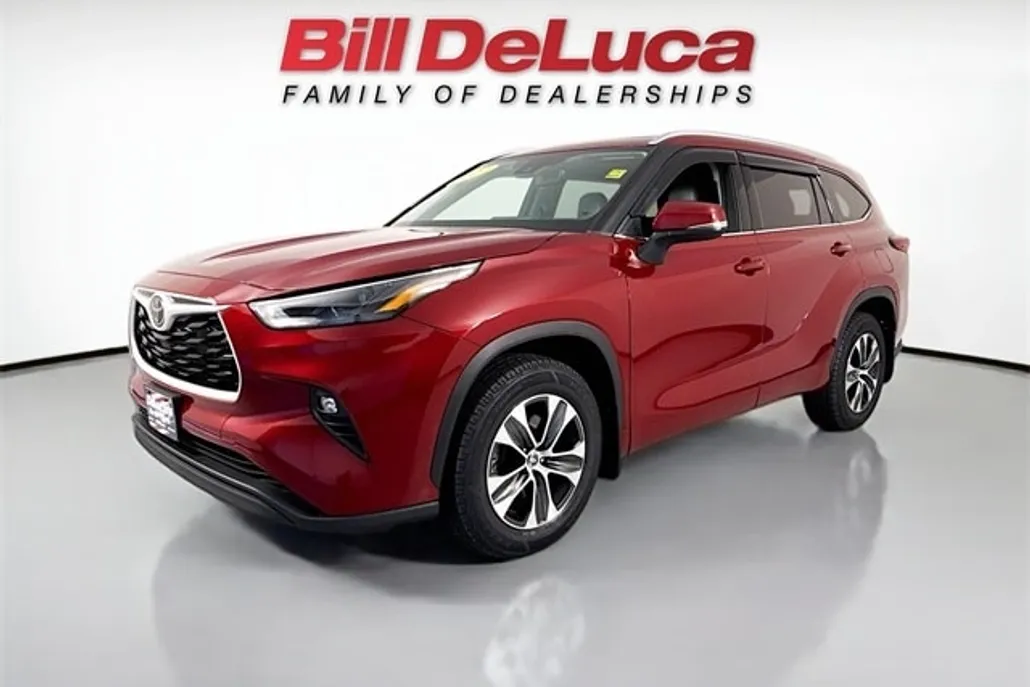 2022 Toyota Highlander XLE photo 1