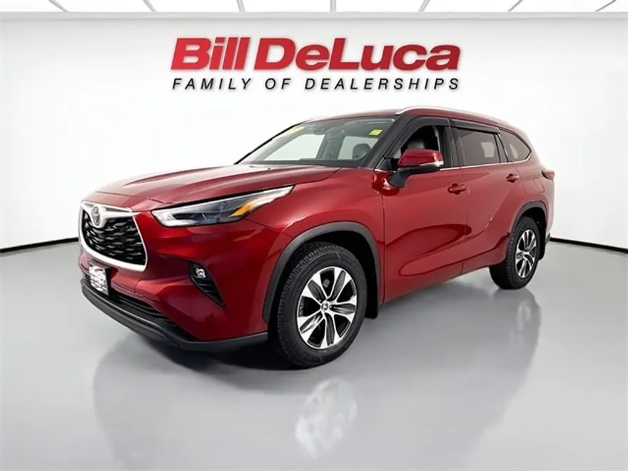 2022 Toyota Highlander XLE photo 1
