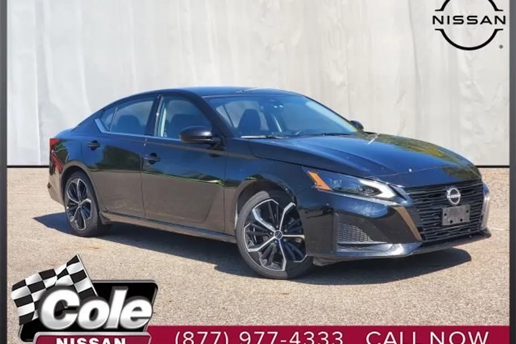 2023 Nissan Altima 2.5 SR photo 1