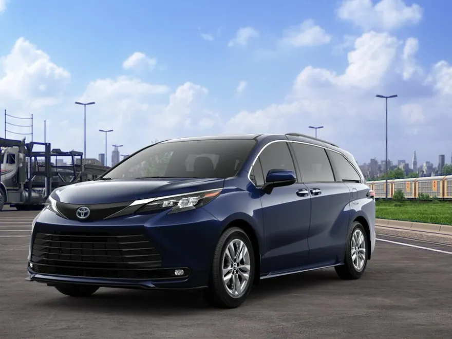 2025 Toyota Sienna XLE photo 1