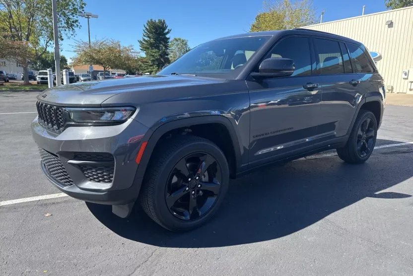 2022 Jeep Grand Cherokee Altitude photo 1