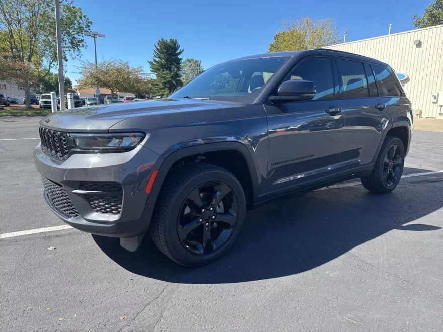 2022 Jeep Grand Cherokee Altitude photo 1