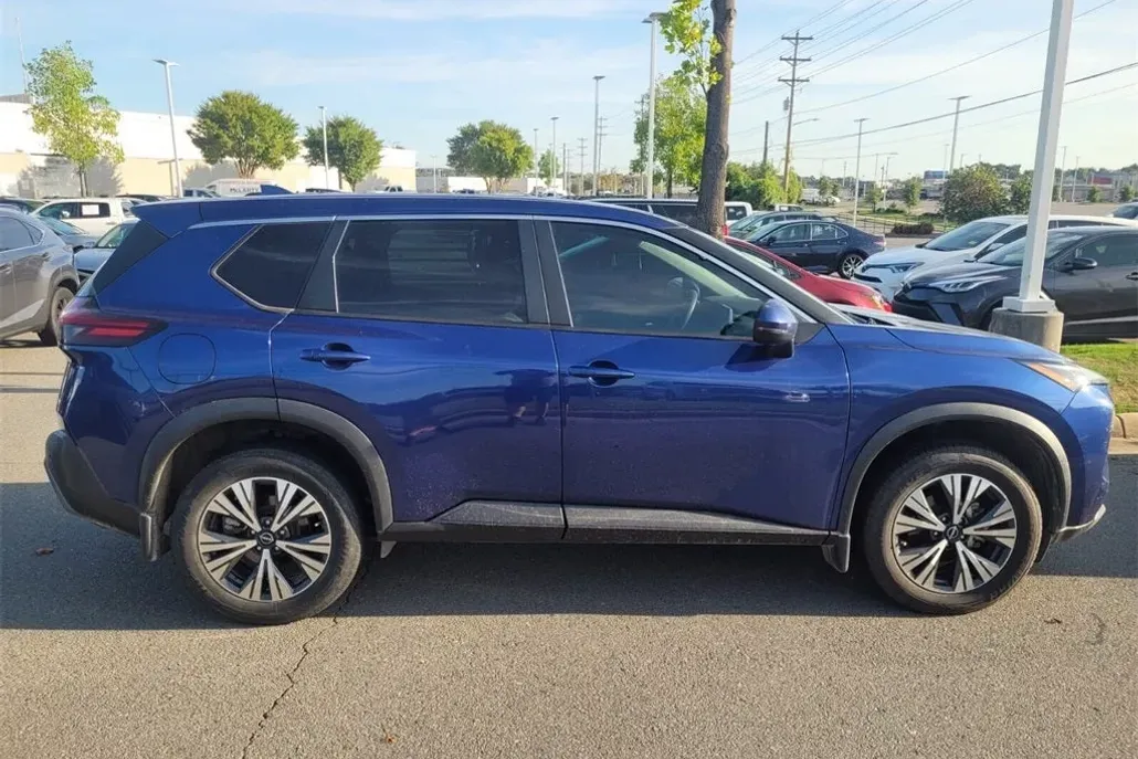 2022 Nissan Rogue SV photo 1
