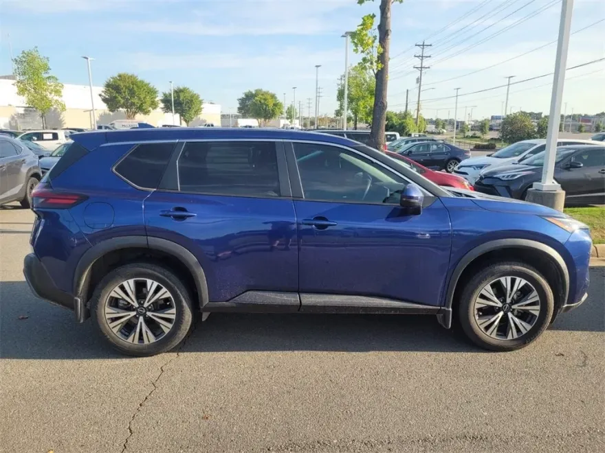 2022 Nissan Rogue SV photo 1