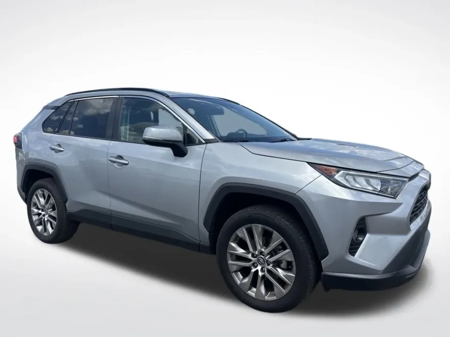 2020 Toyota RAV4 XLE Premium photo 1
