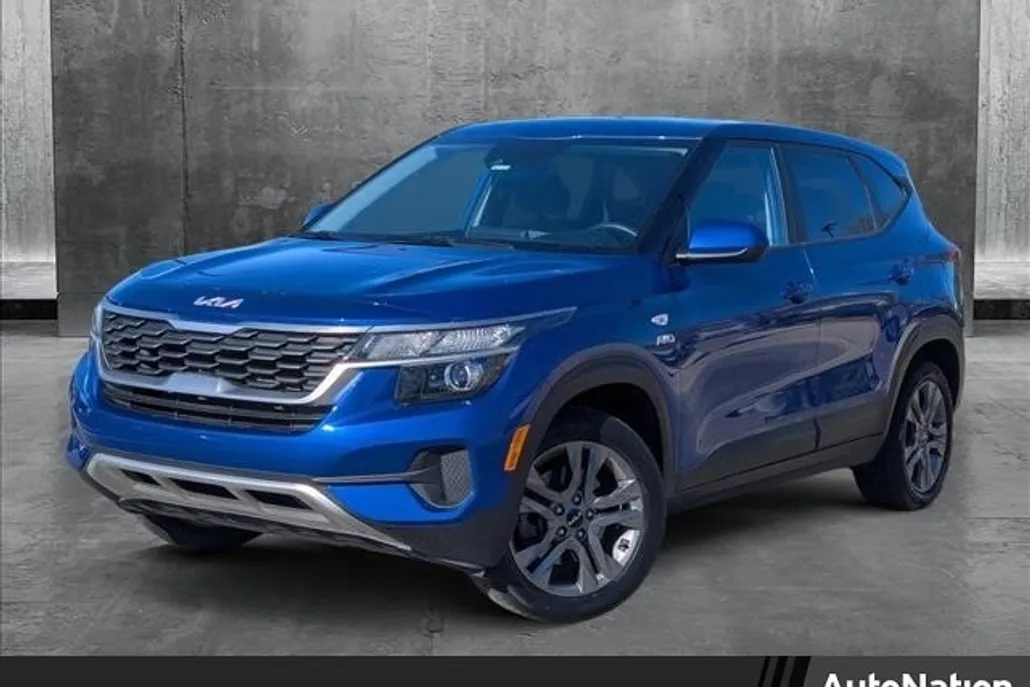 2023 Kia Seltos LX photo 1