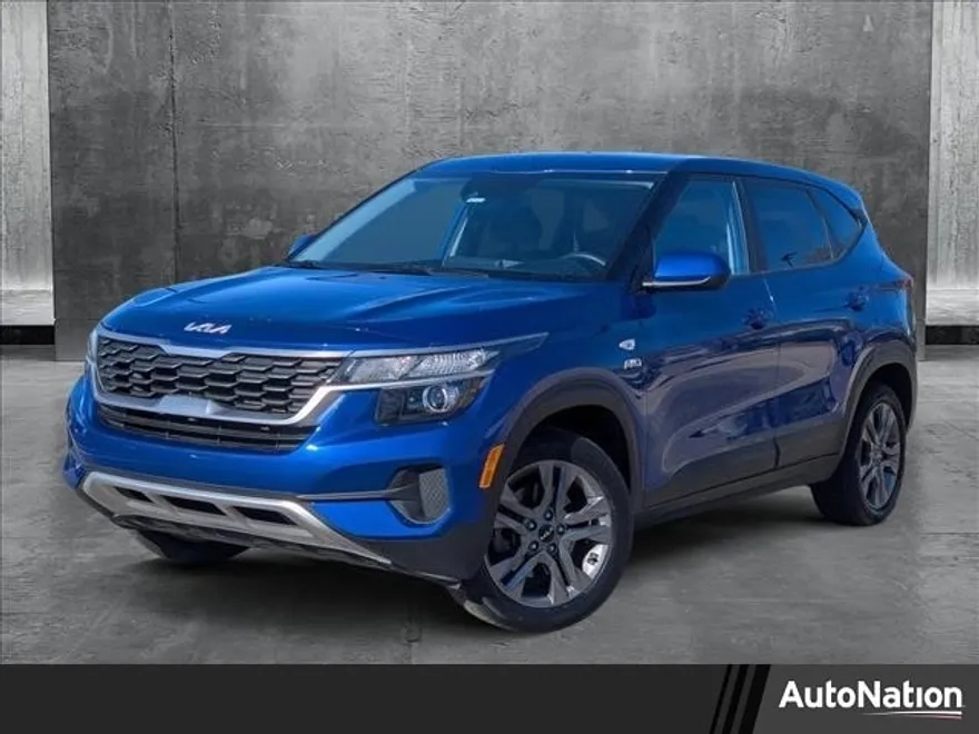 2023 Kia Seltos LX photo 1