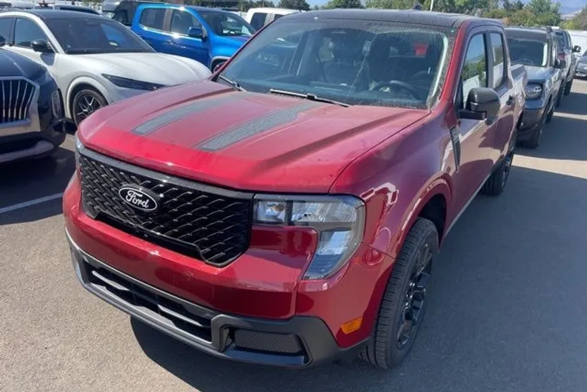 2025 Ford Maverick XLT photo 1
