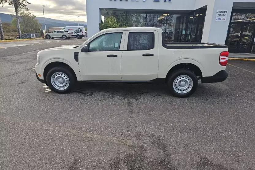 2025 Ford Maverick XL photo 1