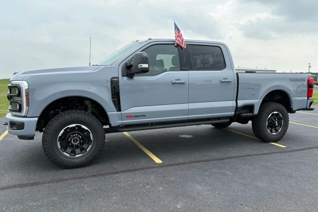 2025 Ford F-350 Lariat photo 1
