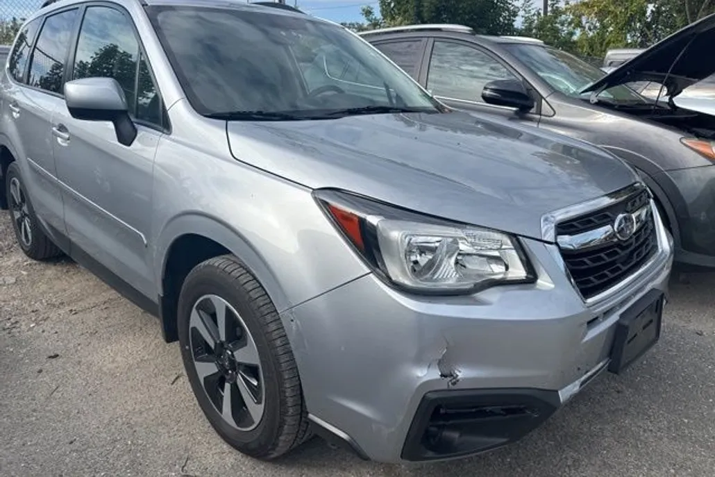 2018 Subaru Forester 2.5i Premium photo 1
