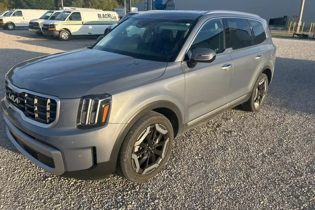 2023 Kia Telluride S photo 1