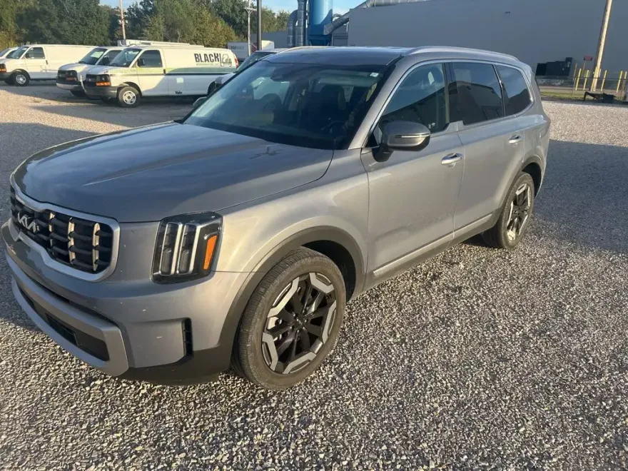 2023 Kia Telluride S photo 1