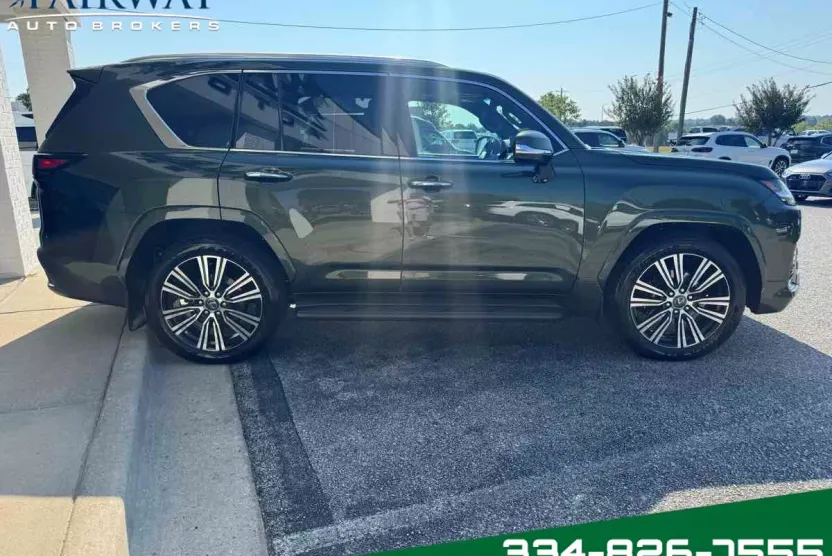 2025 Lexus LX 600 Luxury photo 1