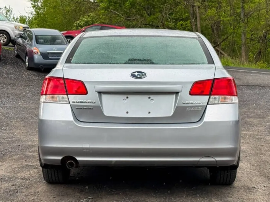 2012 Subaru Legacy 2.5i Premium photo 1