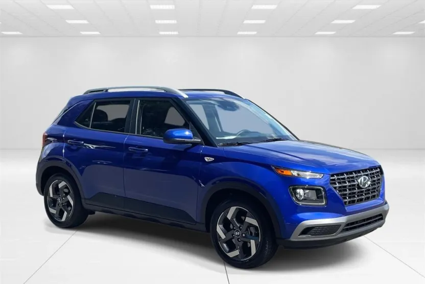 2025 Hyundai Venue SEL photo 1