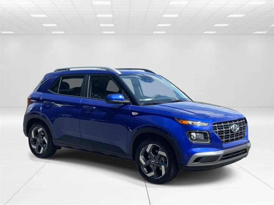 2025 Hyundai Venue SEL photo 1