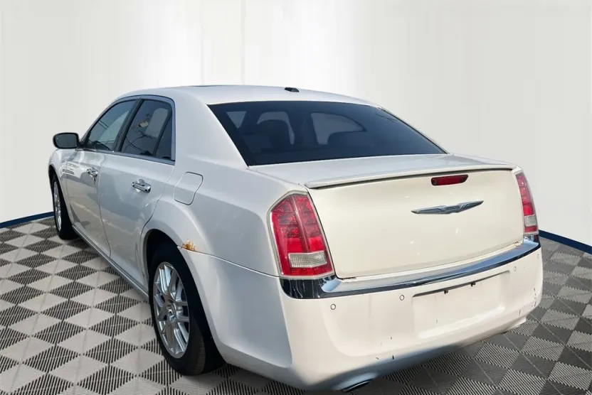 2011 Chrysler 300 Limited photo 1