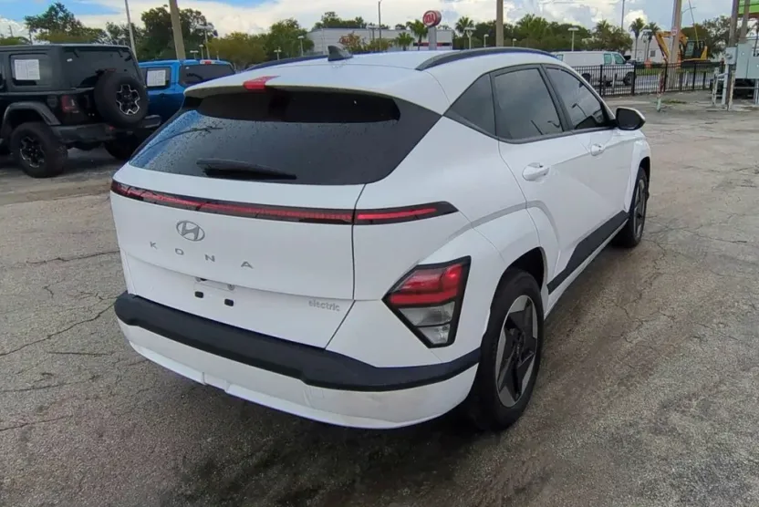 2024 Hyundai Kona Electric SEL photo 1