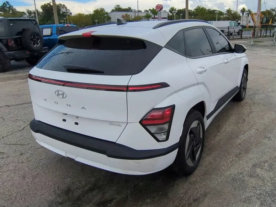 2024 Hyundai Kona Electric SEL photo 1