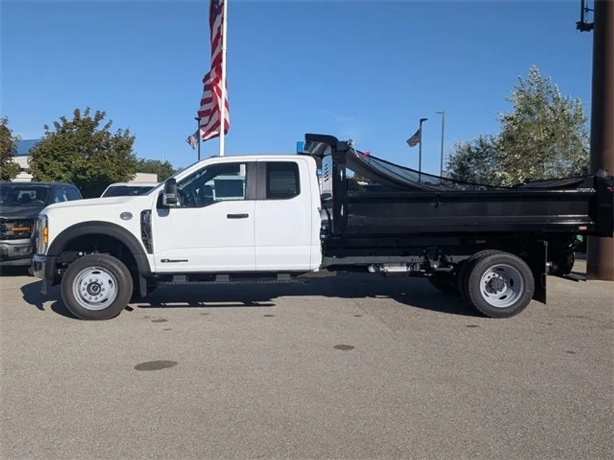 2025 Ford F-550 photo 1