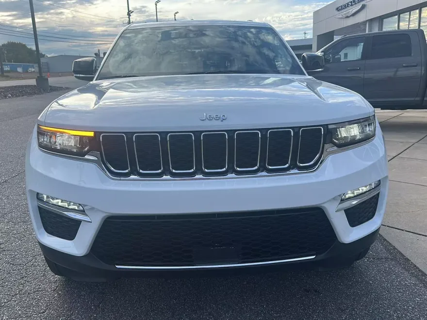 2022 Jeep Grand Cherokee Limited photo 1