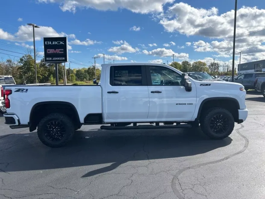 2024 Chevrolet Silverado 2500HD LT photo 1