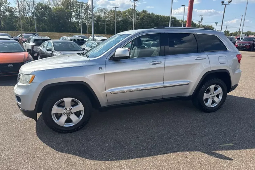 2012 Jeep Grand Cherokee Laredo photo 1