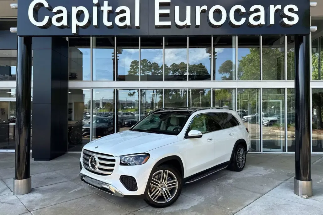 2025 Mercedes Benz GLS 450 4MATIC photo 1