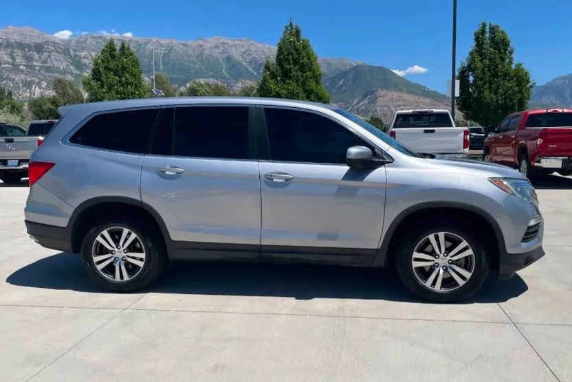 2017 Honda Pilot EX photo 1